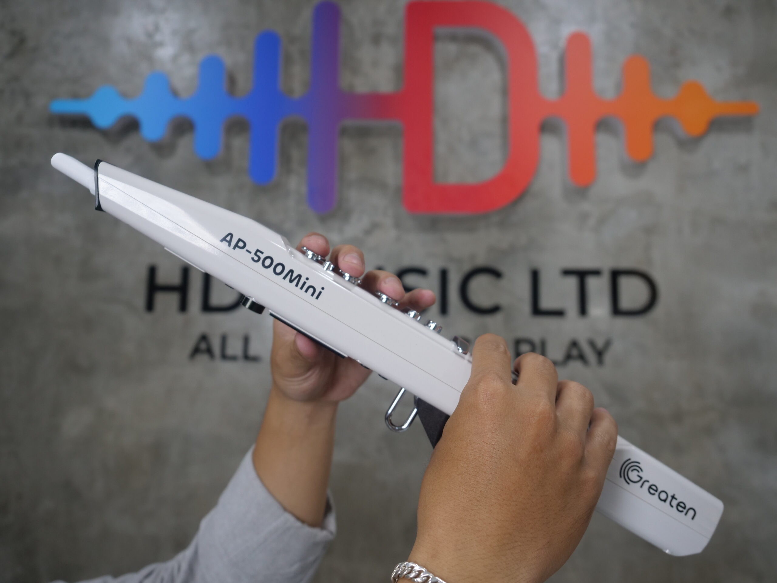 Bạn đang muốn tìm kèn điện tử dễ học nhất?